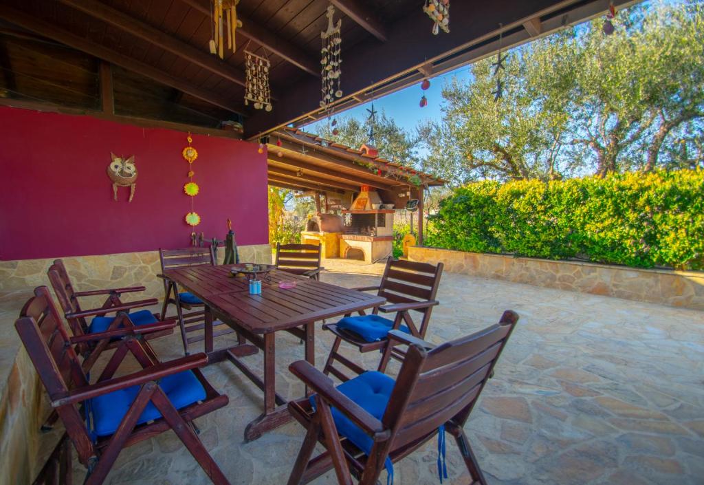Balkón nebo terasa v ubytování Loukas Farm House