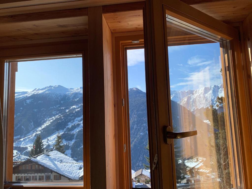 Nespecifikovaný výhled na hory nebo výhled na hory při pohledu z hotelu