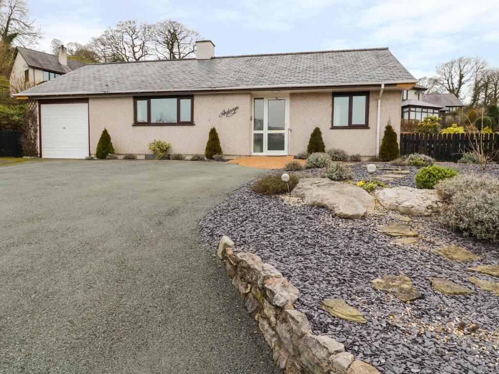 a house with a driveway in front of it at Ardwyn in Bala