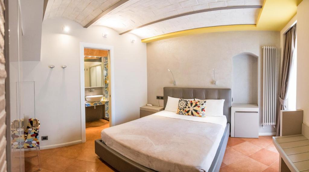 A bed or beds in a room at Casa Turrisi