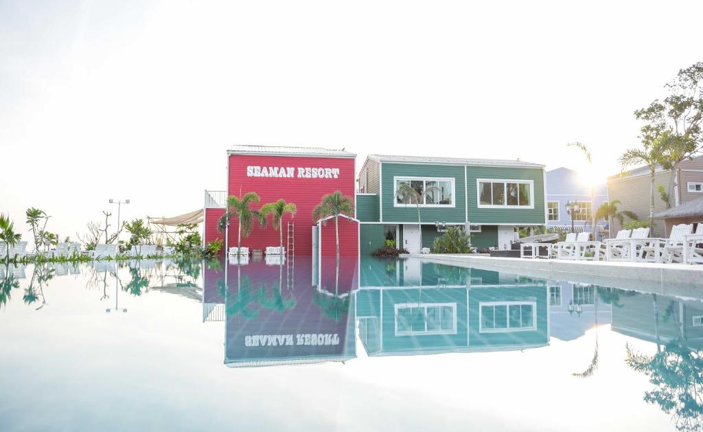 Bazén v ubytování Seaman Resort nebo v jeho okolí