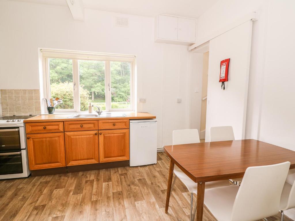 Kuchyň nebo kuchyňský kout v ubytování Gardener's Cottage