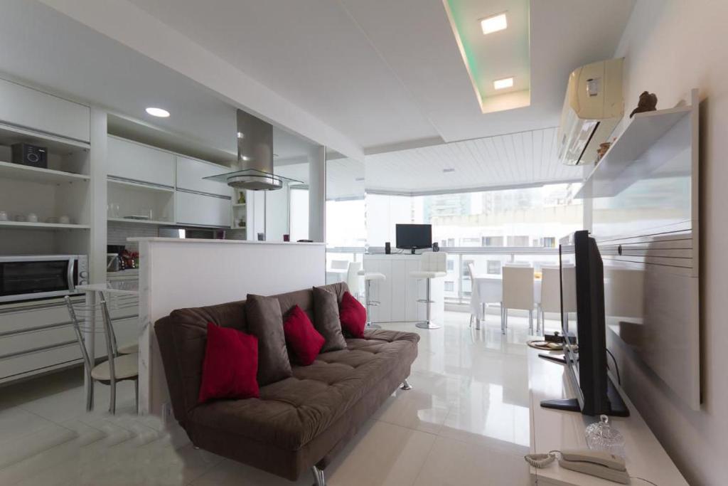  APTO. COM LINDA VISTA POSTO 5 BARRA DA TIJUCA
