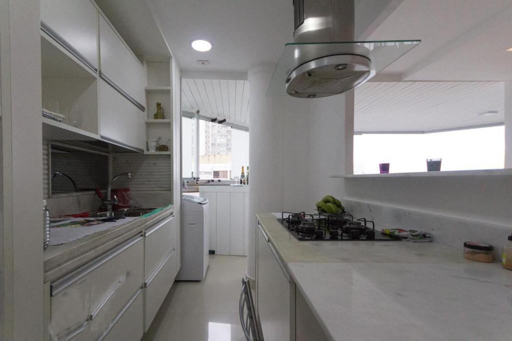  APTO. COM LINDA VISTA POSTO 5 BARRA DA TIJUCA