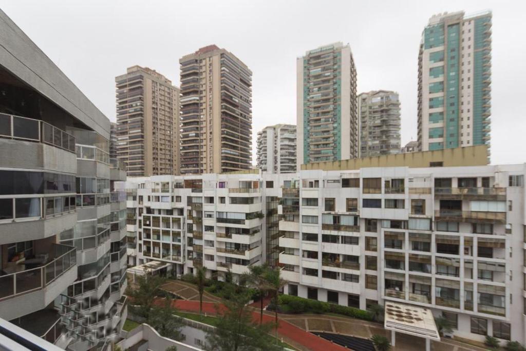  APTO. COM LINDA VISTA POSTO 5 BARRA DA TIJUCA