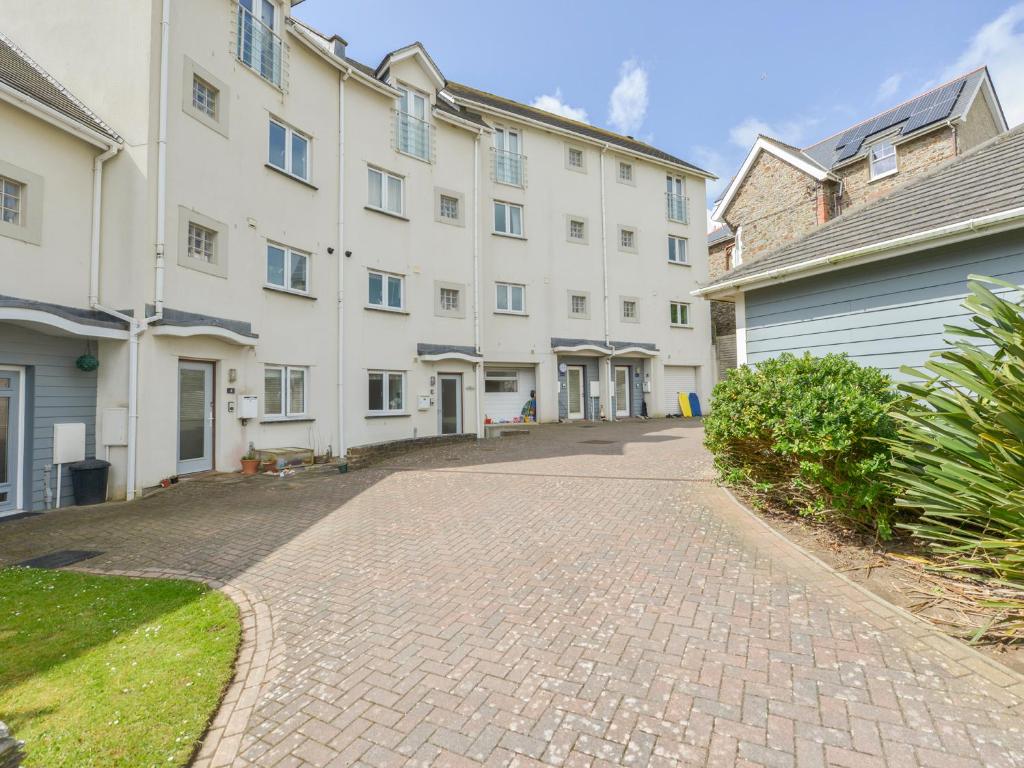 a brick driveway in front of a white building at Upper Deck in Bude