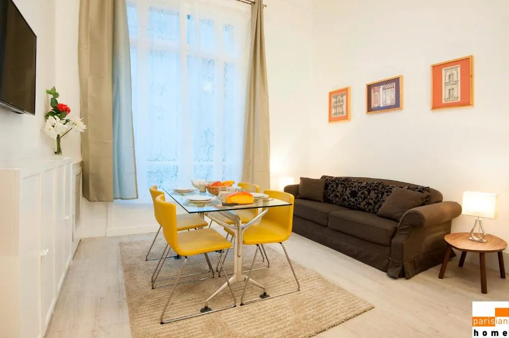 208005 - A large opulent apartment for 6 people, metro Etoile, Paris, France