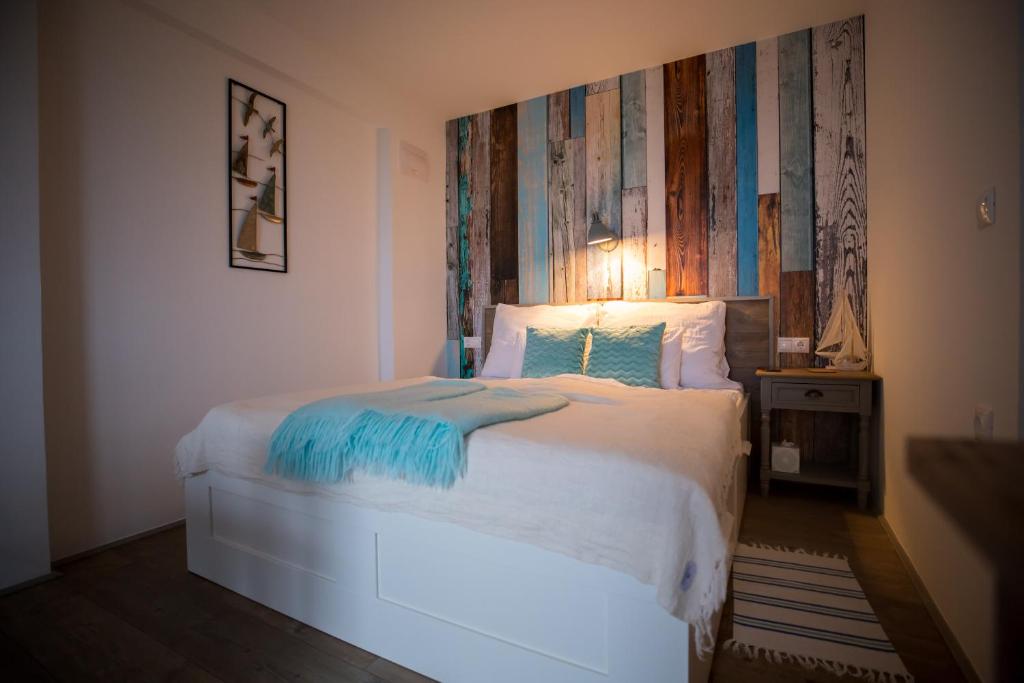 Postel nebo postele na pokoji v ubytování Bacchus Apartman - Borbarlang, Badacsony