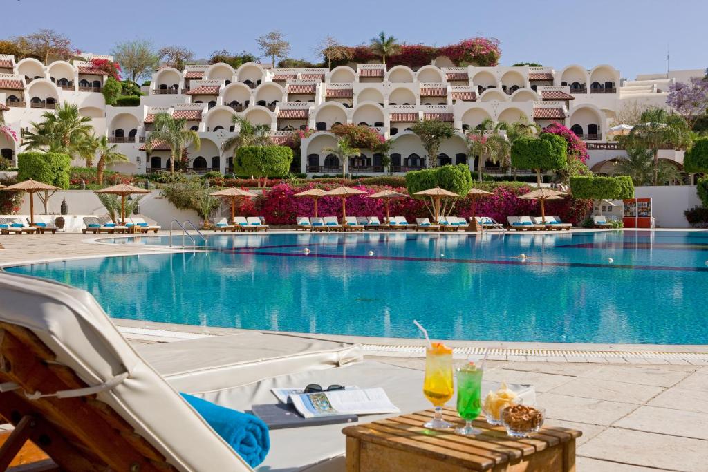 Bazén v ubytování Movenpick Resort Sharm El Sheikh nebo v jeho okolí