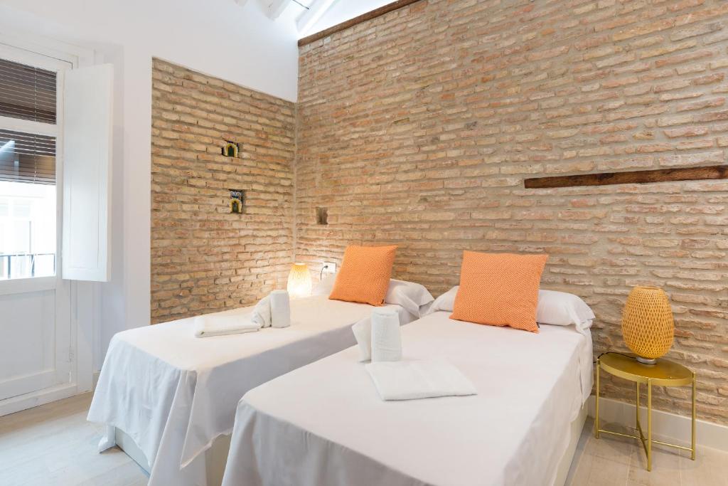 TE1B-El Teatro Brick Wall Suite Prime Location, Málaga ...