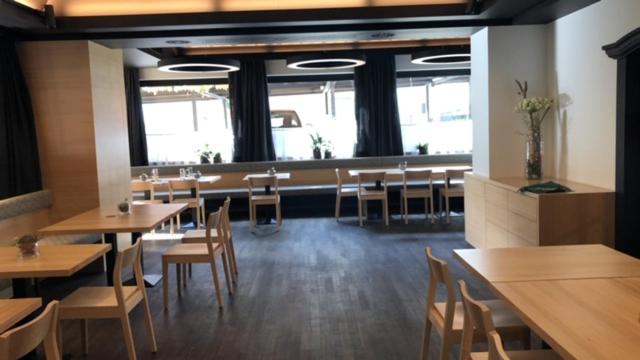 Reštaurácia alebo iné gastronomické zariadenie v ubytovaní Der Löwen, Löwen Betriebs- und Management GmbH