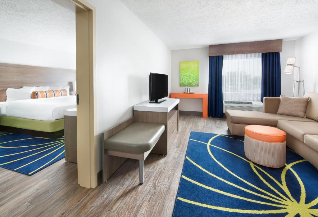 Hotel Indigo Cleveland Beachwood by IHG - King Suite