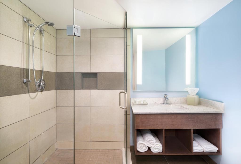Hotel Indigo Cleveland Beachwood by IHG - Standard Double Room With Two Double Beds