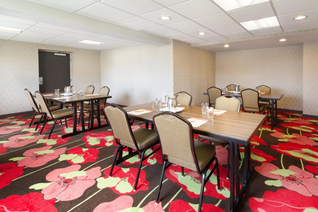 Hotel Indigo Cleveland Beachwood by IHG photo