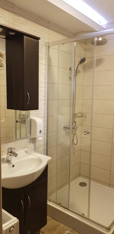 Koupelna v ubytování Central Panzió Gyula