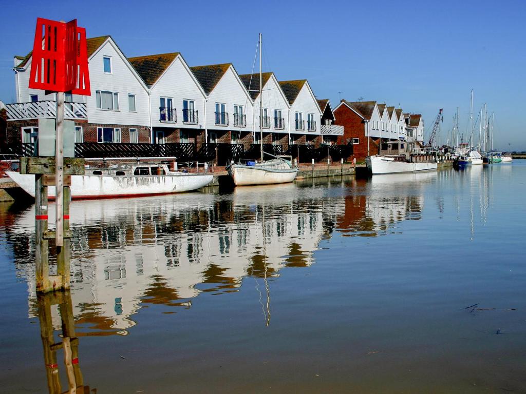 a group of houses and boats in the water at 17 The Boathouse in Rye