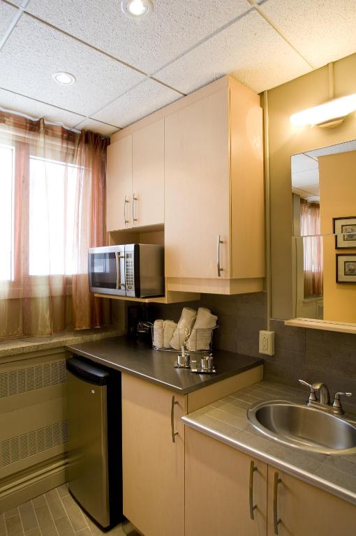 Kuchyň nebo kuchyňský kout v ubytování ZUM Auberge d'été - Université de Montréal