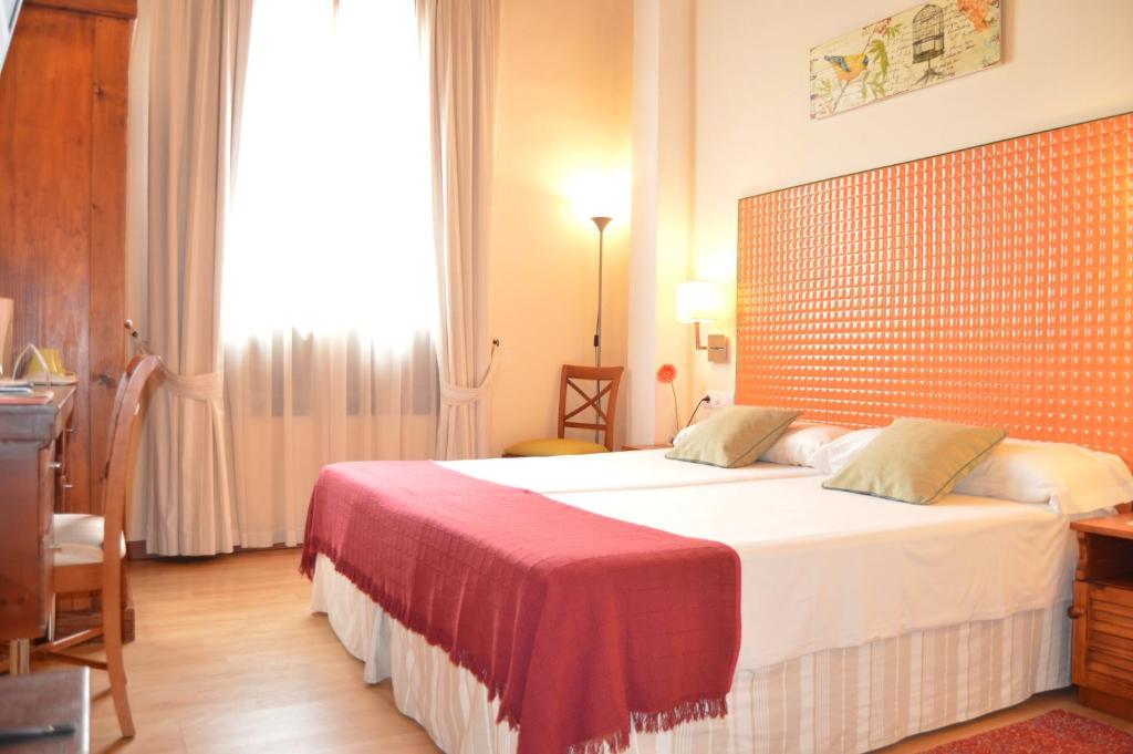Postel nebo postele na pokoji v ubytování Gara Hotel