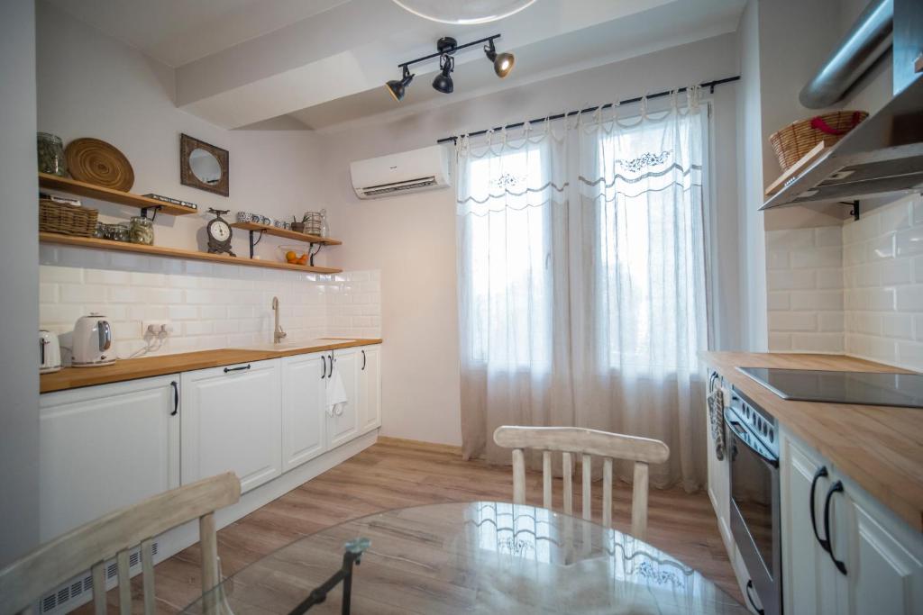 Dapur atau dapur kecil di The Bookies Apartments