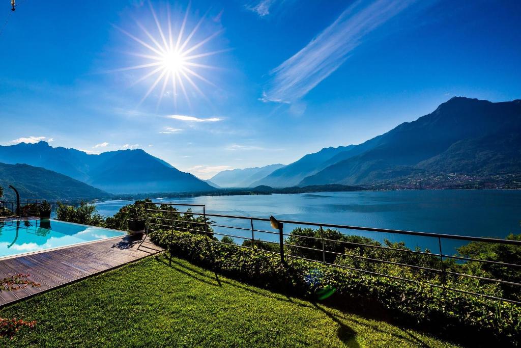 Villa con vistas al lago y a las montañas en Il Giardino Di Lory, en Vercana