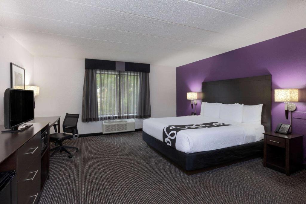 La Quinta by Wyndham Clifton/Rutherford - King Room Met Badkuip - Mobiliteit Toegankelijk/niet Roken