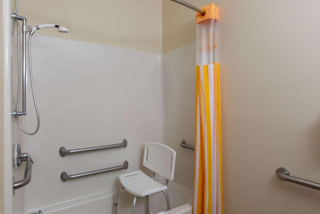 La Quinta Inn by Wyndham Lincoln, Nebraska - Queen Room - Mobility Access/Non-Smoking