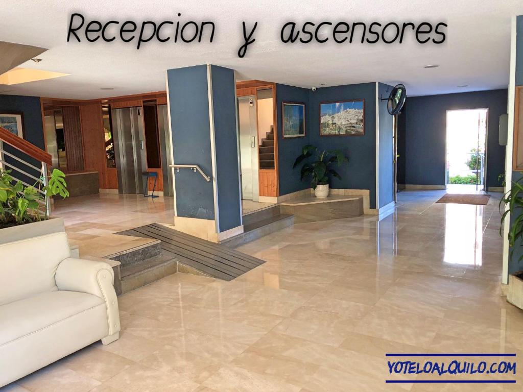 The lobby or reception area at Las Gondolas 602
