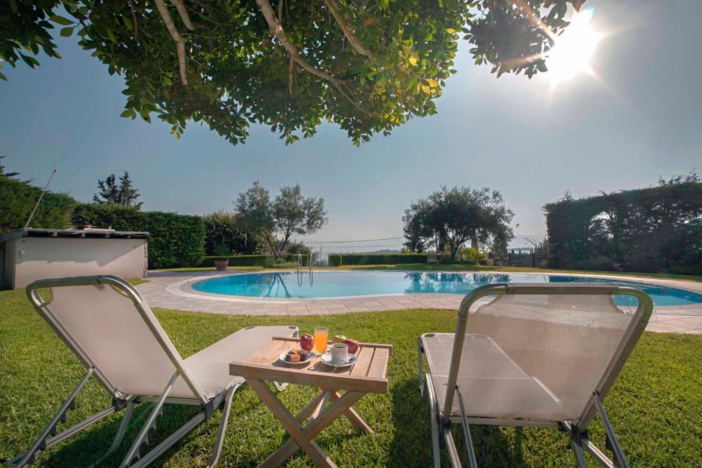 The swimming pool at or close to Marina View Luxury Home