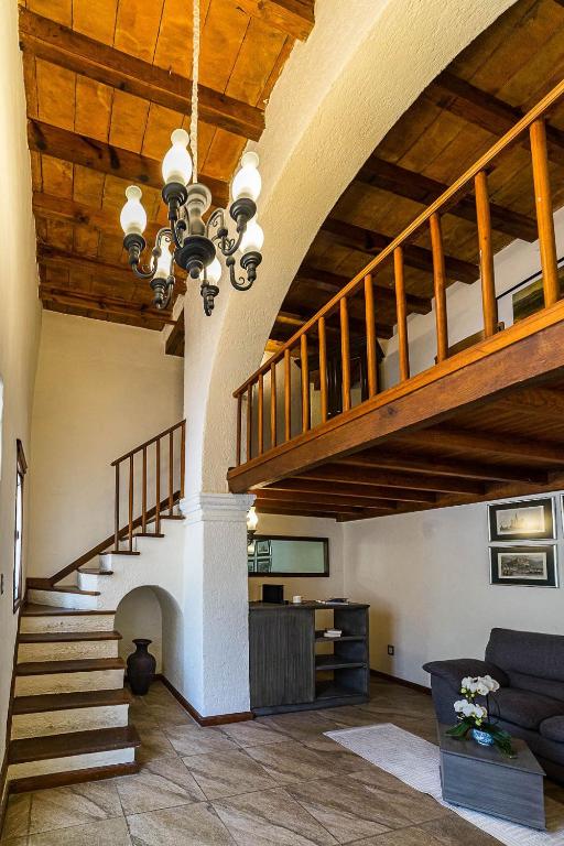 Posezení v ubytování Mesón de la Merced Hotel Boutique Patio & Spa