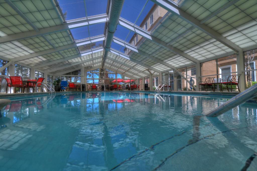 Bazén v ubytování La Quinta by Wyndham Pigeon Forge nebo v jeho okolí