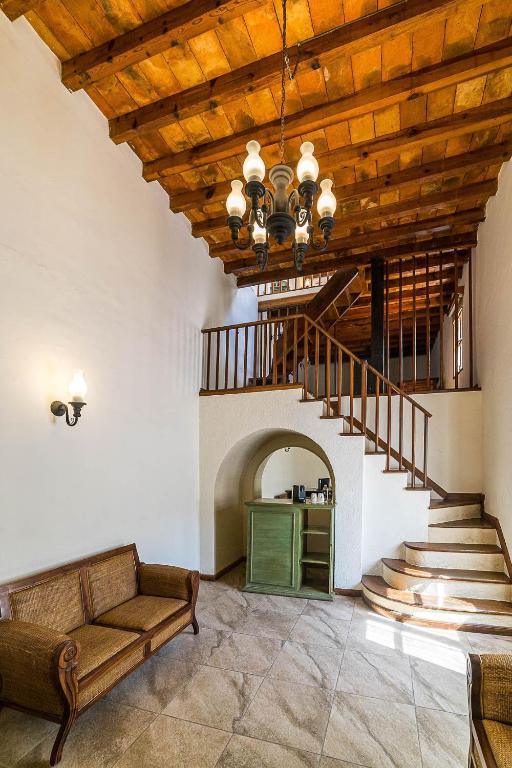Posezení v ubytování Mesón de la Merced Hotel Boutique Patio & Spa