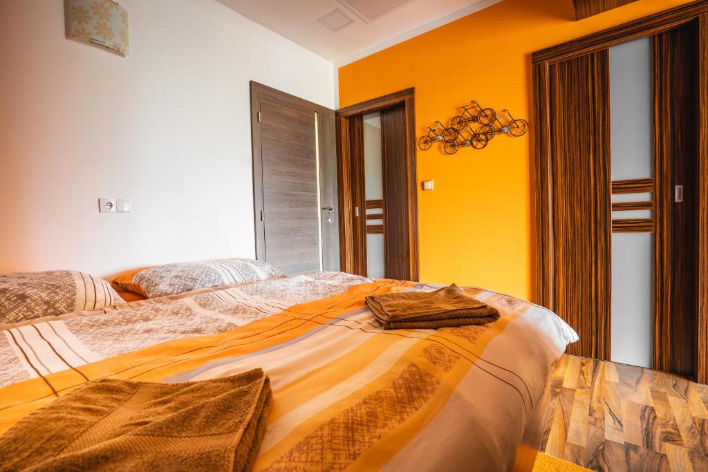Postel nebo postele na pokoji v ubytování Luční penzion