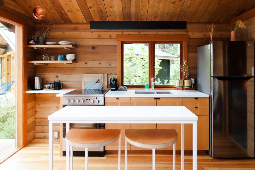 Η κουζίνα ή μικρή κουζίνα στο Bodega Ridge & Cove Cabins