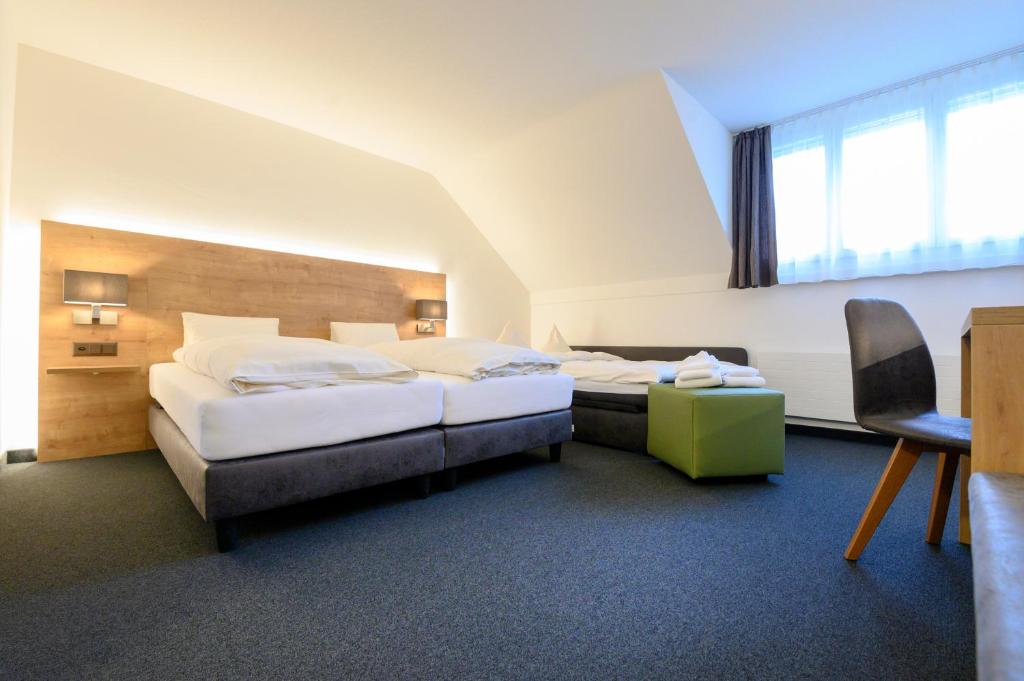 Postel nebo postele na pokoji v ubytování Romantik Hotel & Restaurant Sternen