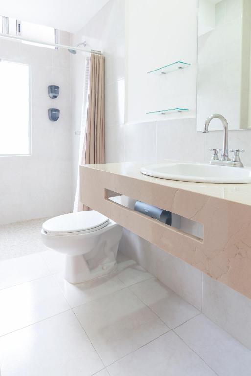 Koupelna v ubytování Hotel y Suites Nader