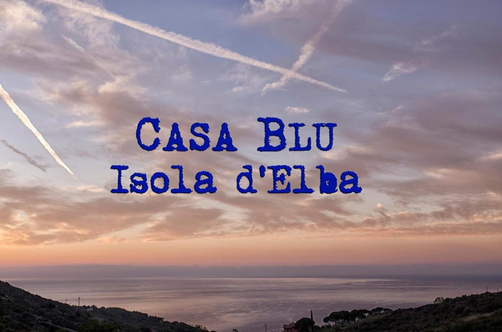 a sign that says casa bluida la delba in the sky at Casa Blu in Seccheto