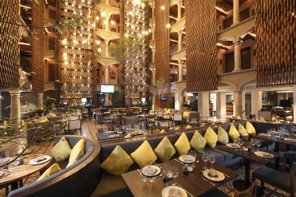 Restaurace v ubytování Hotel Indigo Guadalajara Expo by IHG