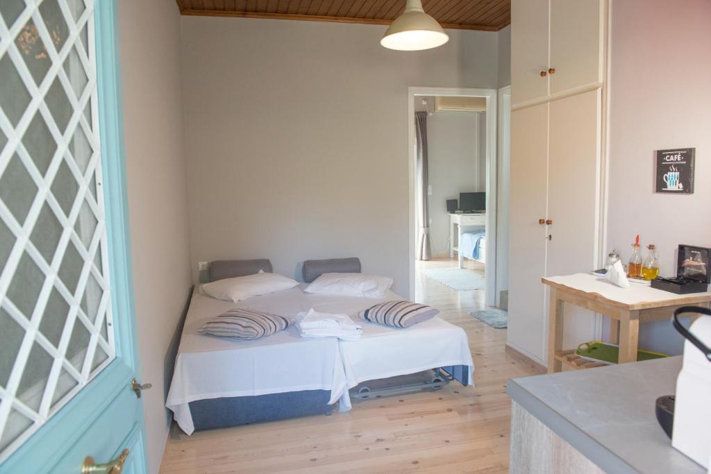 Postel nebo postele na pokoji v ubytování Tsonas Apartments