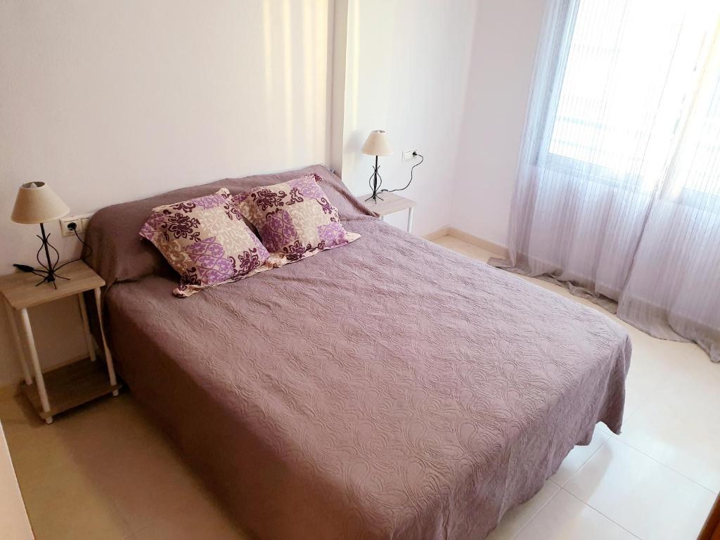 Posteľ alebo postele v izbe v ubytovaní Los Locos Beach Apartments