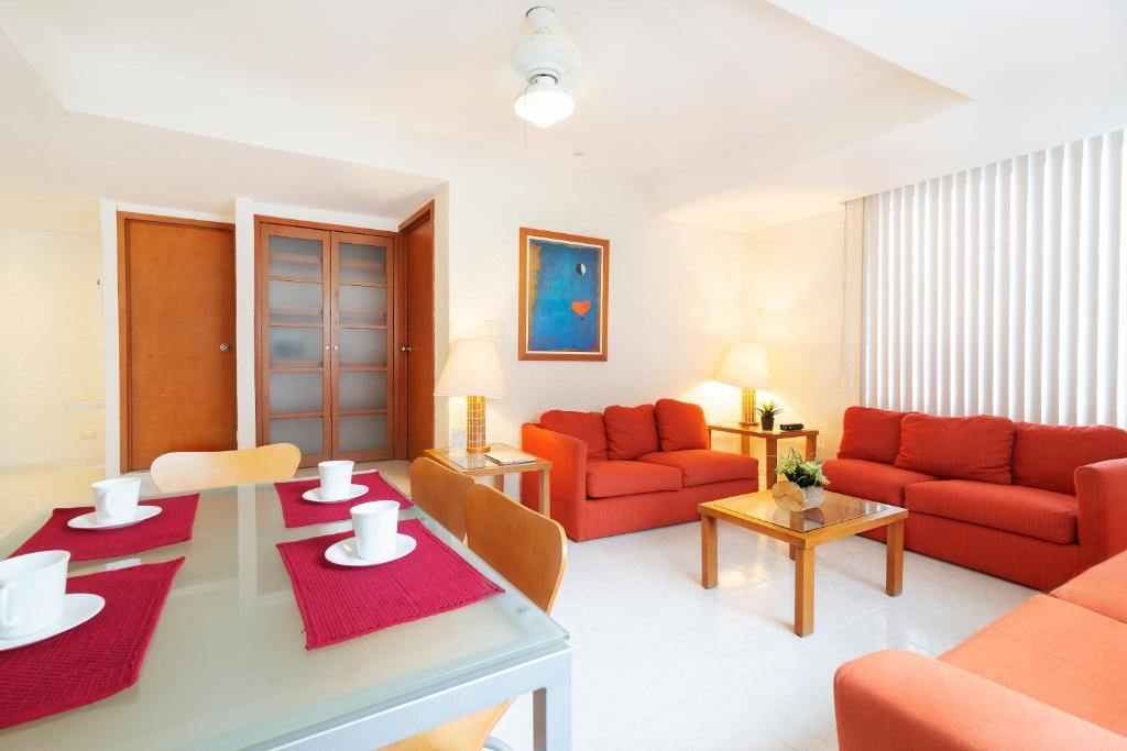 Posezení v ubytování Hotel y Suites Nader