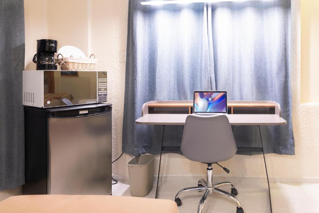 TV a/nebo společenská místnost v ubytování Hotel y Suites Nader