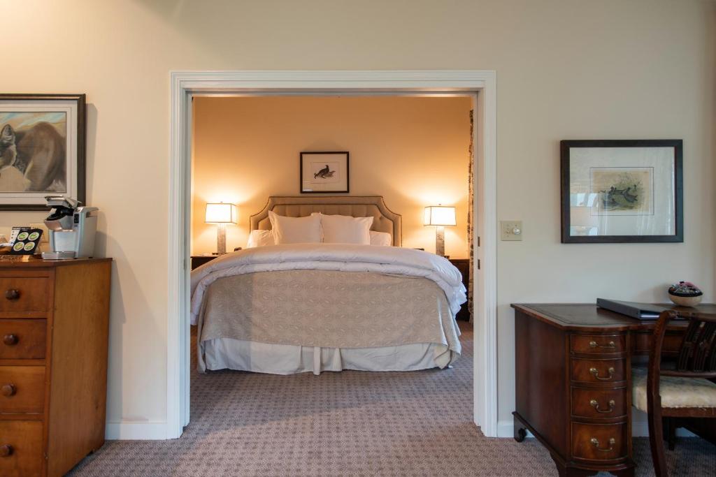 The Greystone Inn - King Suite