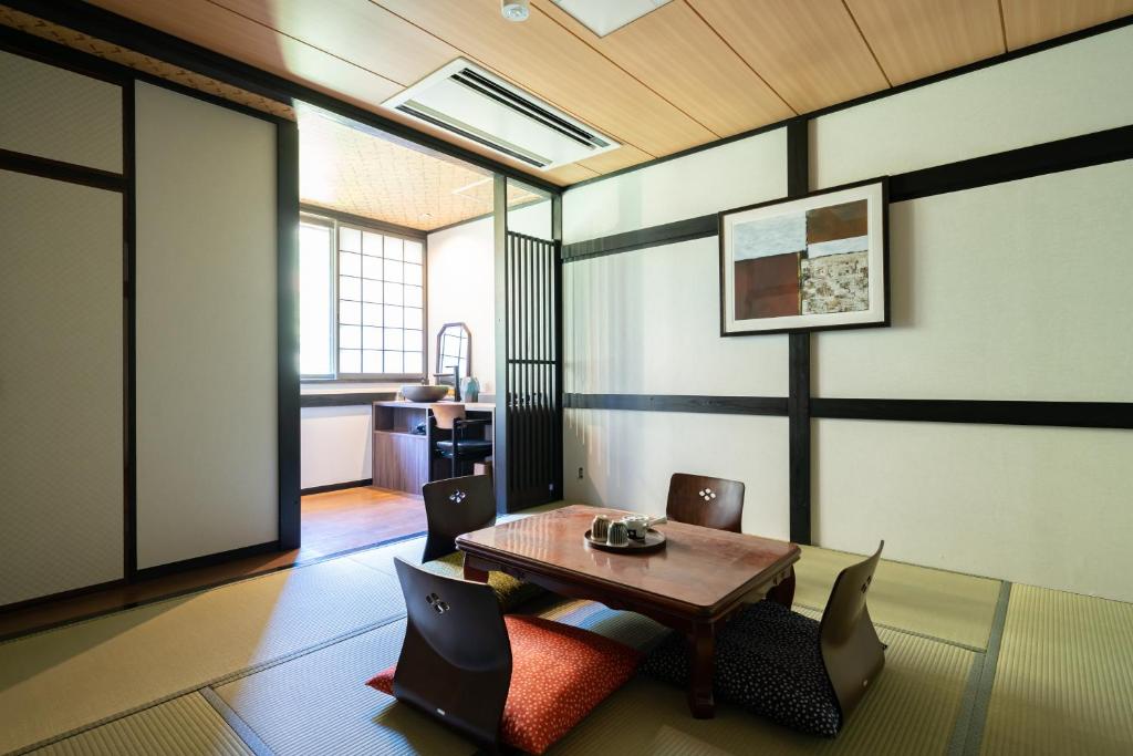 TV a/nebo společenská místnost v ubytování Onsen Guest House Tsutaya