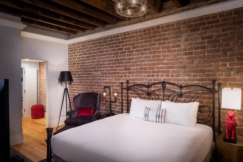 River Street Inn - Sala King - Riverview Com Varanda