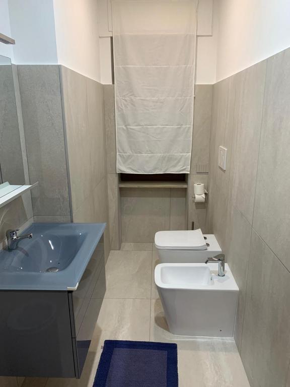 A bathroom at P. ROOM