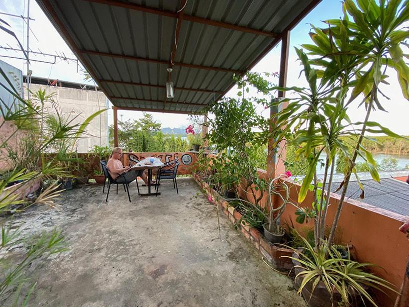 Zahrada ubytování Smile Guesthouse Krabi