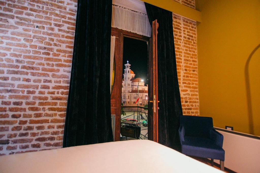 Postel nebo postele na pokoji v ubytování Cathedral Boutique Hotel