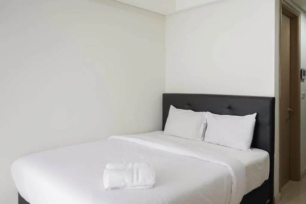 Best View and Comfy Studio Gold Coast Apartment By Travelio, Jakarta, Indonezia