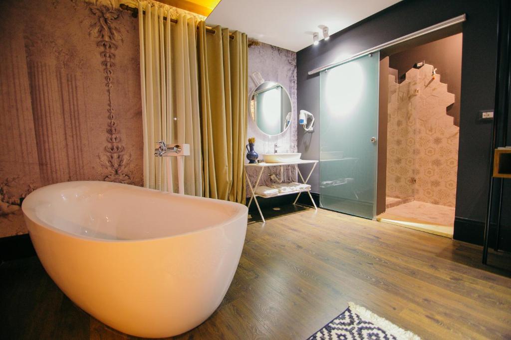 Koupelna v ubytování Cathedral Boutique Hotel