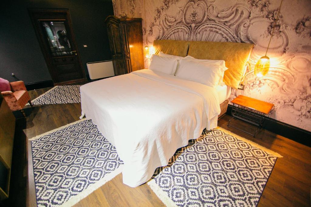 Postel nebo postele na pokoji v ubytování Cathedral Boutique Hotel